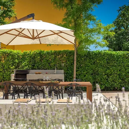 펜션 Hello Sunshine 포레치